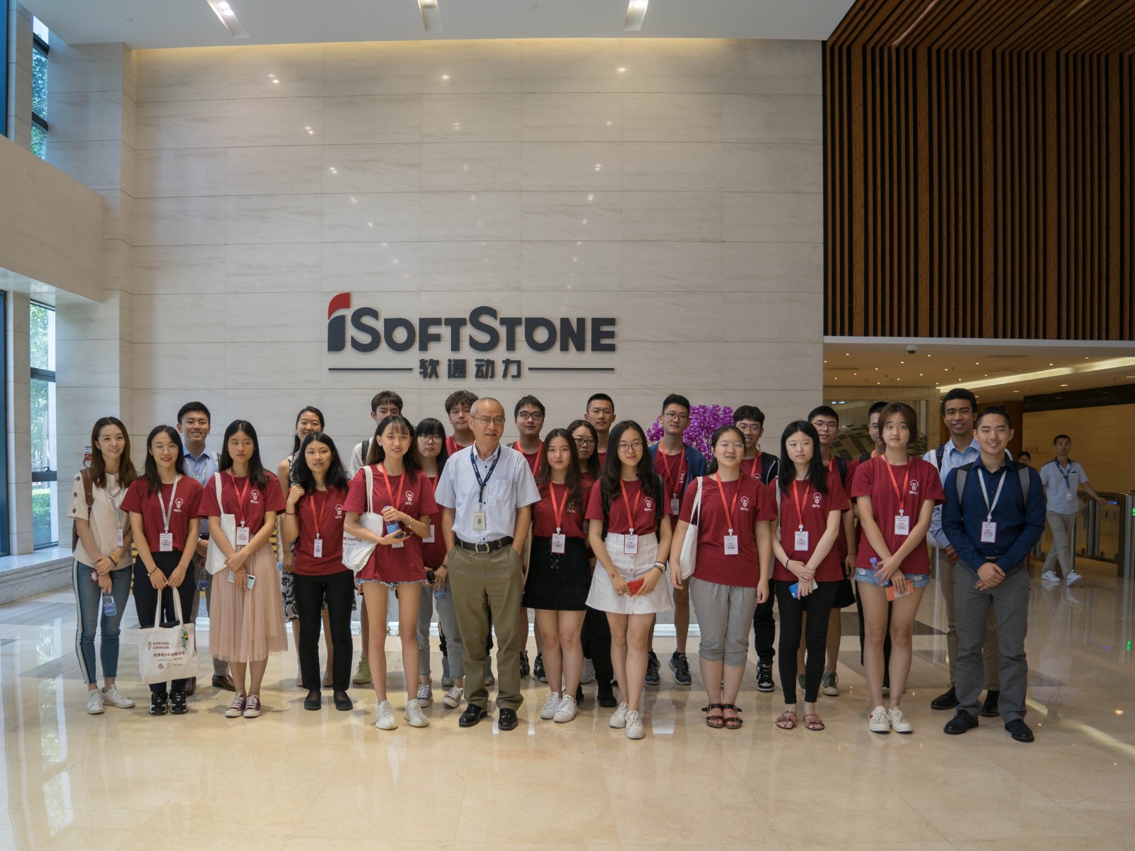 尊龙凯时动力牵手哈佛深红报 开启一场与未来商业首脑的数字对话