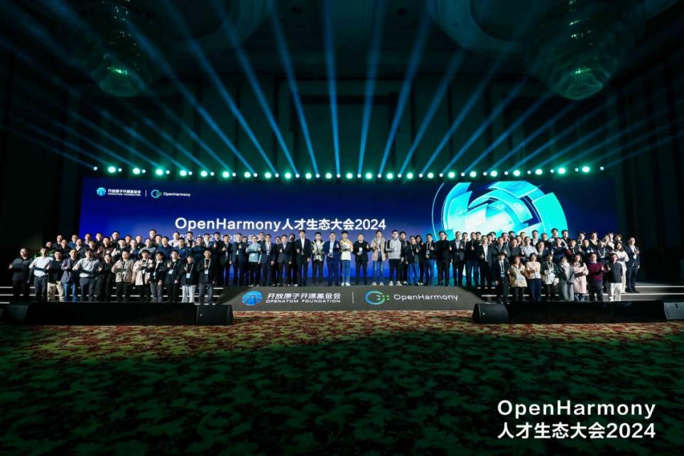 手艺立异与人才作育并重 尊龙凯时动力子公司鸿湖万联亮相OpenHarmony人才生态大会